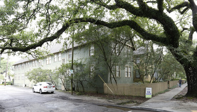 The Crescent Apartments in New Orleans, LA - Building Photo - Primary Photo