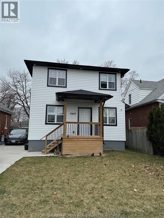 2427 Turner Rd in Windsor, ON - Building Photo