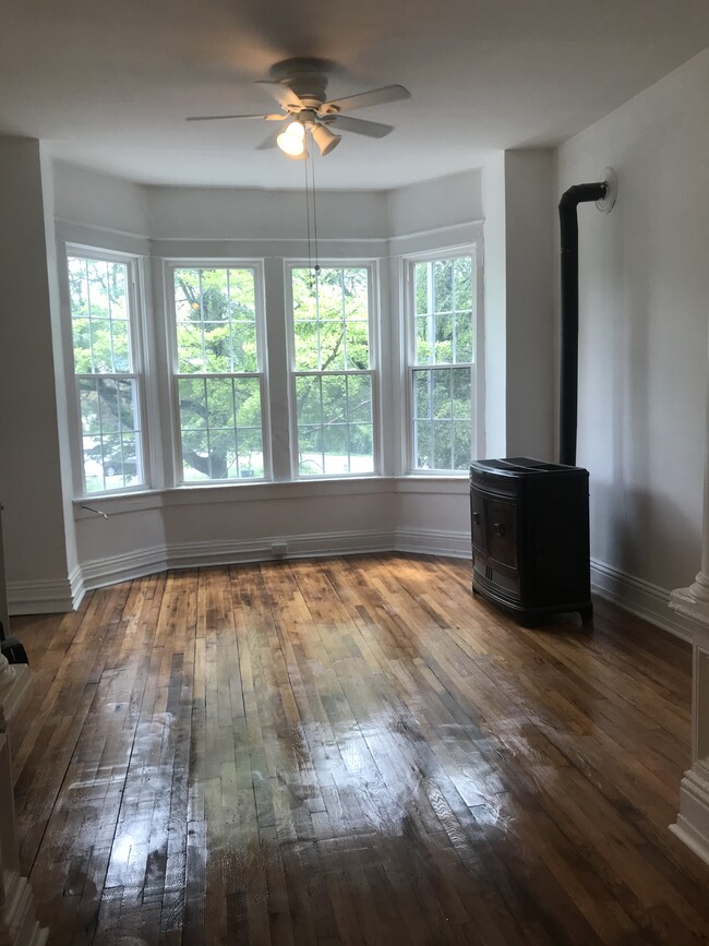 2213 5th Ave, Unit 2 in Troy, NY - Building Photo - Building Photo