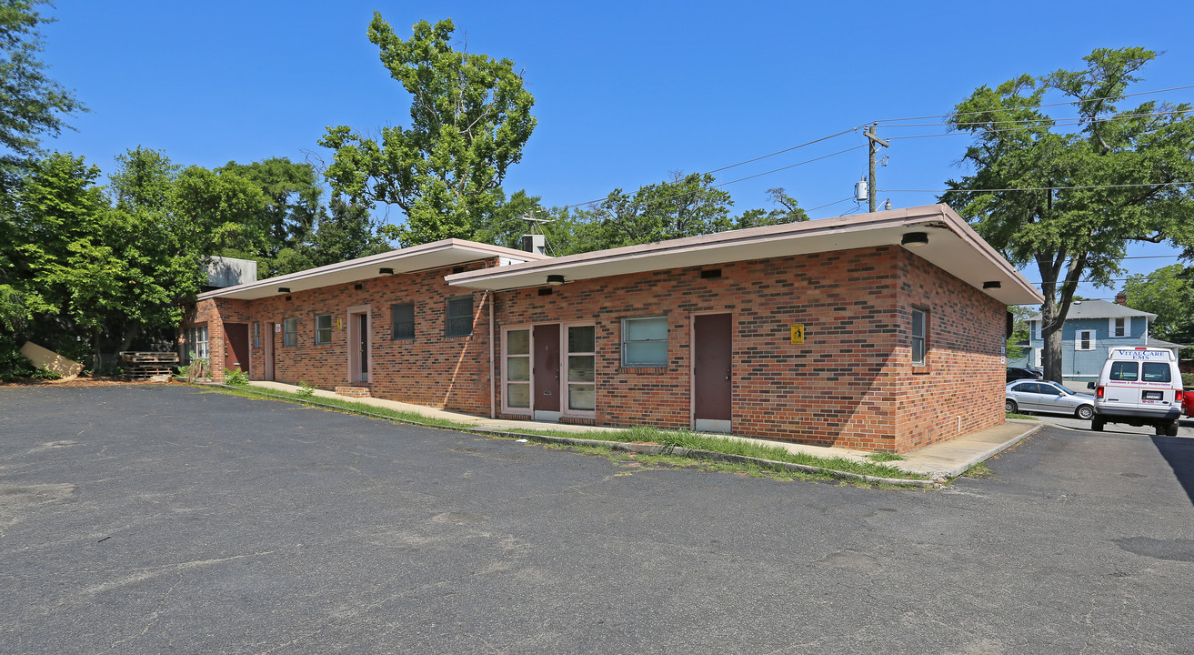 Hampton Court Apartments in Columbia, SC - Foto de edificio