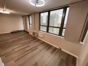 2740 N Pine Grove Ave in Chicago, IL - Foto de edificio - Building Photo