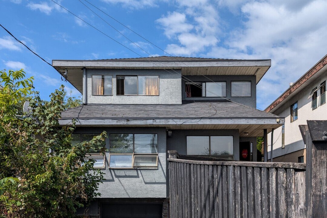 3628 Dunbar St in Vancouver, BC - Building Photo
