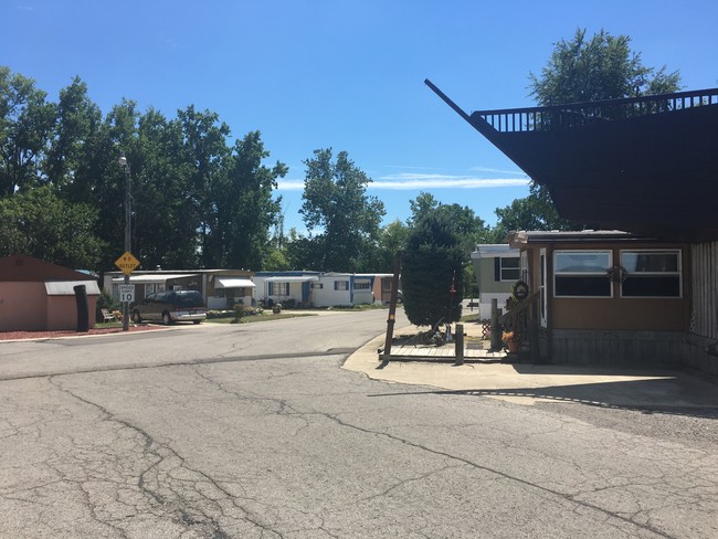 Whispering Valley Mobile Home Park in Lewistown, OH - Building Photo - Building Photo