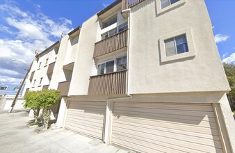15 Ozone Ave in Los Angeles, CA - Building Photo - Building Photo