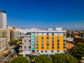 Onyx in Los Angeles, CA - Foto de edificio - Building Photo