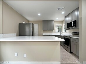 1702 Ember Glow Cir in Las Vegas, NV - Building Photo - Building Photo