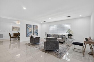 7200 SW 137th St in Palmetto Bay, FL - Building Photo - Building Photo