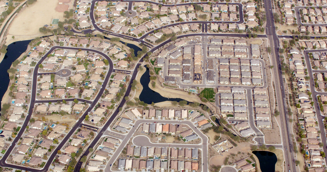 Mosaic Layton Lakes in Gilbert, AZ - Building Photo