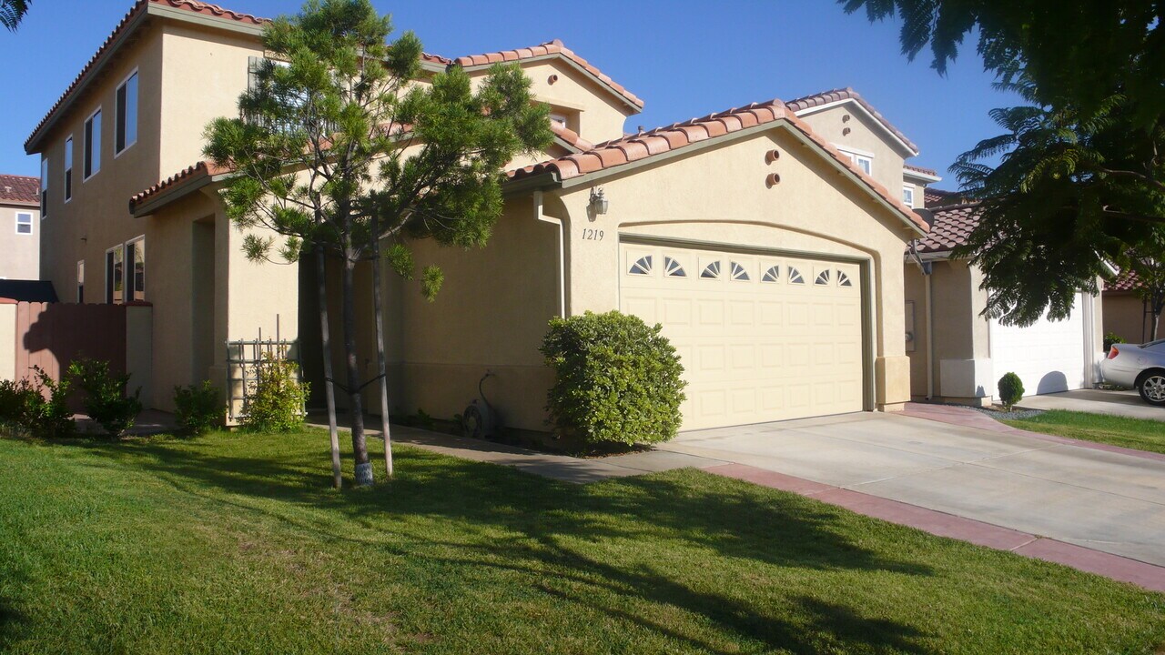 1219 Sea Strand Ln in San Diego, CA - Building Photo