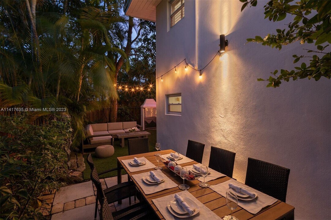 20 NE 50th St in Miami, FL - Building Photo