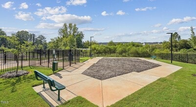 101 Decatur Dr in Raleigh, NC - Foto de edificio - Building Photo