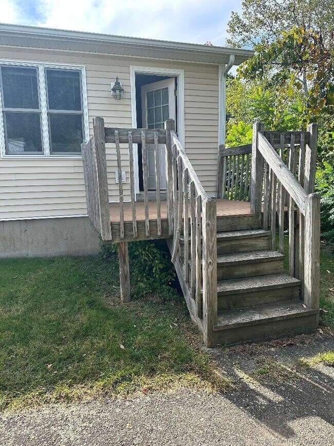 152 Linwood Ave in Colchester, CT - Building Photo - Building Photo