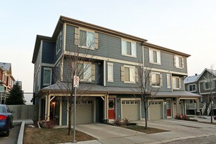4 Kinlea Common NW in Calgary, AB - Building Photo