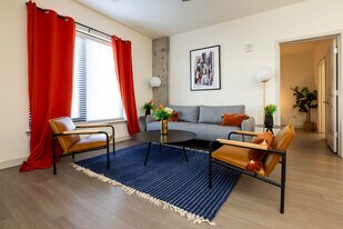 633 E Main St in Louisville, KY - Building Photo