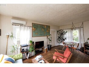 1334 SW College St in Portland, OR - Building Photo - Building Photo