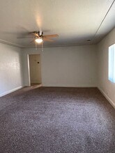 2148 Oxford Rd in Redding, CA - Foto de edificio - Building Photo