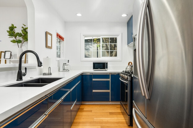 3743 Latrobe St in Los Angeles, CA - Foto de edificio - Building Photo