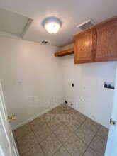 1427 E La Vida Ct in Visalia, CA - Building Photo - Building Photo