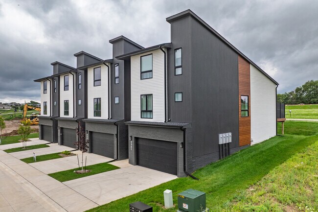 Echo View Townhomes in Norwalk, IA - Building Photo - Building Photo