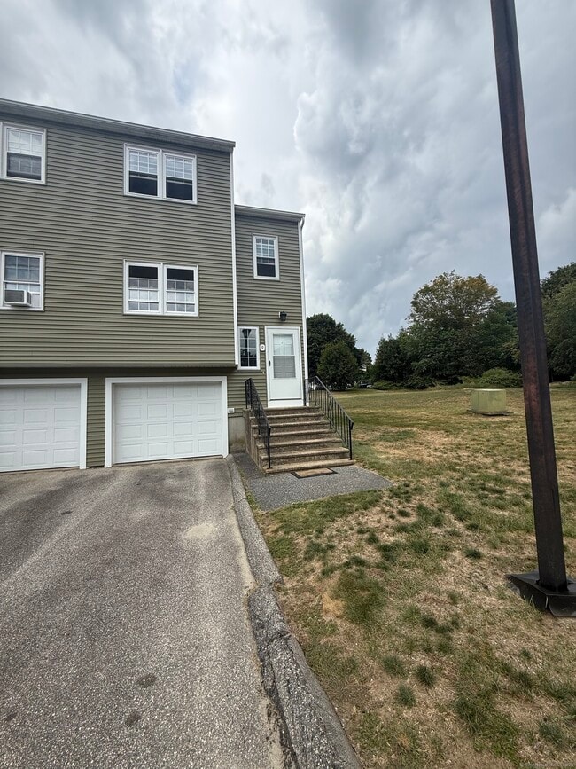 18 Ballou St in Putnam, CT - Building Photo - Building Photo