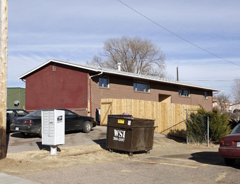 7095 Prado Dr in Fountain, CO - Foto de edificio