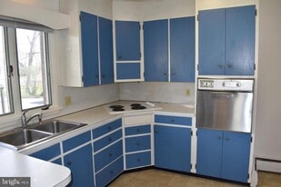 6056 Lincoln Way W in Saint Thomas, PA - Building Photo