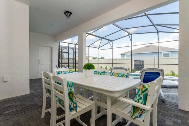 property at 3413 Lilac Wy