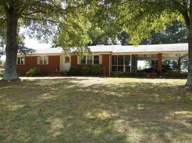 3788 Maiden Hwy in Lincolnton, NC - Building Photo