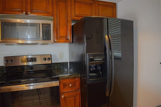 9230 Lagoon Pl in Davie, FL - Building Photo - Building Photo