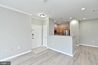 5123 Travis Edward Way, Unit I in Centreville, VA - Building Photo - Building Photo