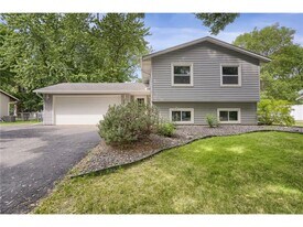 9937 Deerwood Ln N in Maple Grove, MN - Building Photo