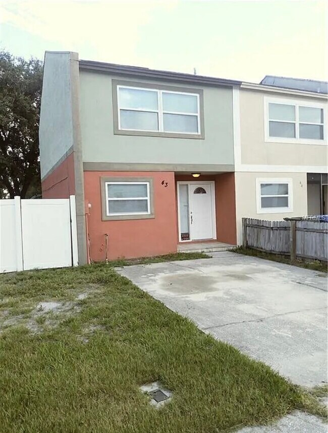 3001 S Pines Dr in Largo, FL - Building Photo - Building Photo
