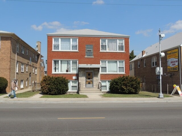 6514 W Belmont Ave in Chicago, IL - Building Photo