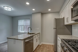 5425 Stewart Ave in Cincinnati, OH - Building Photo - Building Photo