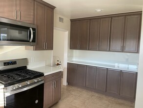 5631 E Vernon St in Long Beach, CA - Building Photo - Building Photo