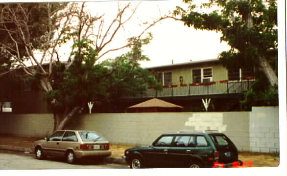 13504 Victory Blvd in Van Nuys, CA - Building Photo - Building Photo