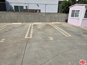 1233 Tamarind Ave in Los Angeles, CA - Building Photo - Building Photo