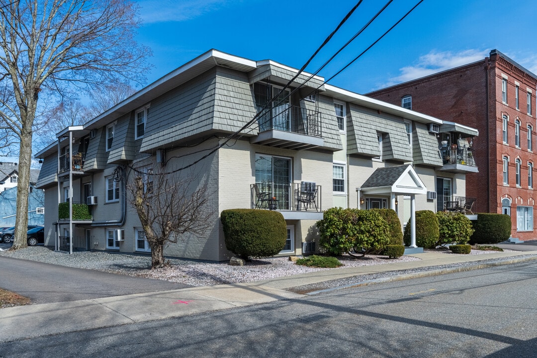 13 Summer St in Westborough, MA - Foto de edificio