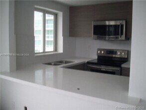1402 Brickell Bay Dr in Miami, FL - Building Photo - Building Photo