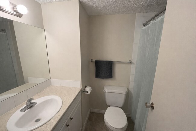 923-923 3 Ave NW in Calgary, AB - Building Photo - Building Photo