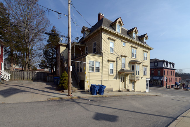 111 Main St in East Greenwich, RI - Building Photo - Building Photo