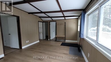 35 47th St N in Wasaga Beach, ON - Building Photo - Building Photo