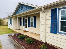 732 Jimmy Fisk Rd in Hazel Green, AL - Building Photo