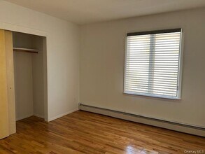 15-55-55 200th St in Queens, NY - Building Photo - Building Photo