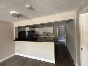 400 Metcalf Ct in West Palm Beach, FL - Building Photo - Building Photo