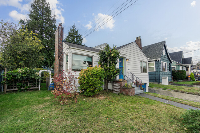 7709 Dibble Ave NW in Seattle, WA - Building Photo - Building Photo