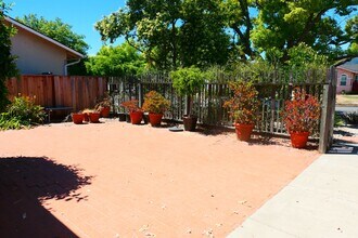 874 September Dr in Cupertino, CA - Building Photo - Building Photo