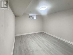 130 Kingslake Rd in Toronto, ON - Building Photo - Building Photo
