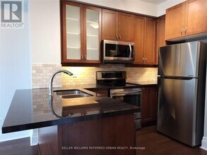 131-131 Upper Duke Crescent in Markham, ON - Building Photo - Building Photo