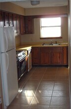 2049 E Oaks Dr in Fayetteville, AR - Building Photo - Building Photo